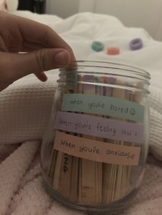 Cute Crafts For Your Best Friend, How To Make Someone Feel Special, Positive Jar, Xare, Diy Best Friend Gifts, Handmade Gifts For Friends, Diy Projects Gifts, Personalised Gifts Diy, Cute Gifts For Friends