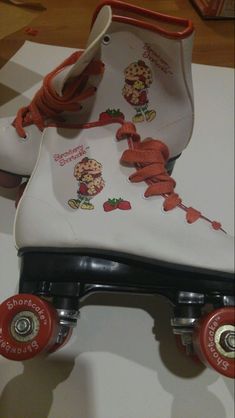 Strawberry Shortcake Cartoon, Strawberry Shortcake Characters, Dr Shoes, Vintage Strawberry Shortcake, Roller Skate, Roller Skates, Roller Skating, Strawberry Shortcake, Cute Shoes