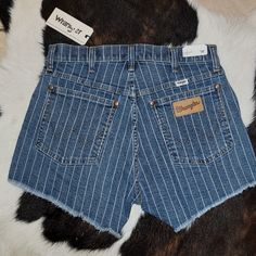 These Are Brand New With Tags Wrangler Brand Shorts. Size 26 Womens. Traditional Wrangler Logo On The Back, White Pinstripe Design. Beautiful Unique Pair Of Shorts. I Ship As Soon As I See A Purchase! Tags For Exposure #Wrangler #Levi #Lee #Freepeople #Buckle Mid-rise Cotton Bottoms For Rodeo, Western High-rise Cotton Bottoms, Western Style Mid-rise Cotton Bottoms, Cotton Short Dresses, Women Cotton Dress, Wrangler Shorts, Pinstriping Designs, Black Jean Shorts, A Line Shorts