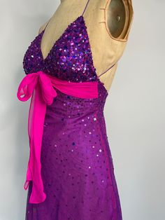 Women’s pink and purple backless strappy v-neck dress. This dress is super cute in person and gives me major Euphoria/90s vibes! Perfect for a summer night out.Excellent condition, size S (4). Detailed measurements:Bust - 32 inchesWaist - 29 inchesHem - 39 inchesModeled on size 6 mannequin, recommended for size 2-4. 90s Vibes, 90s 00s, Twilight Sparkle, Summer Night, Mini Dress Shop, Pink And Purple, V Neck Dress, Vintage 90s, Neck Dress