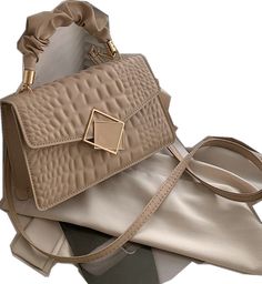 Trendy Textured Shoulder Bag, Chic Solid Color Satchel, Trendy Textured Rectangular Bag, Chic Square Satchel, Chic Square Shoulder Bag With Single Handle, Trendy Square Satchel With Crocodile Pattern, Elegant Beige Satchel With Single Handle, Chic Textured Rectangular Bag, Chic Textured Rectangular Bags