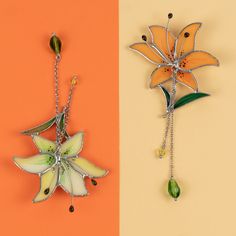 Beautify your daily outfit with this Tiffany stained glass jewelry of lily flower and make it attract the good vibes 😊 It can be worn on any occasions you are going to ⭐️ Besides, you can please beloved people as this stained glass orange flower brooch is an elegant, original and meaningful gift 🎁 This stained glass pin is created according to the L.C. Tiffany technique of copper foil. During the process of manufacturing pins we use only the top-quality materials, such as:• Stained Glass • Tin Stained Glass Lily, Pic Candle, Stained Glass Gifts, Tiffany Stained Glass, Stained Glass Jewelry, Glass Products, Safe Box, Mosaic Table, Orange Flower