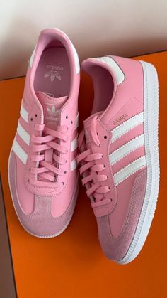 Pink Sambas, Capsule Wardrobe Shoes, Pink Ootd, Samba Adidas, Work Fits, Fly Girl, Pink Outfits, Pretty Shoes