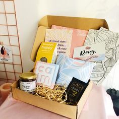 Send the gift of Self-care to your loved ones with this Ultimate Gift box!Discover all the Self Care products you ever could need in this Self-care hamperThis curated gift set is perfect for any special occasion. Perfect for brightening someone's day or treating yourself, this gift set contains 7 beautiful self-care products.Our products are handmade in our studio with only the finest ingredients and we work with luxury companies such as Bullion Chocolate and Tea Pigs to provide the highest qual Self Care Hamper, Get Well Soon Gifts, Gift Best Friend, Relax Spa, Rose Essential Oil, Motivational Prints, Spa Kit, Valentines Gifts For Her, Beauty Spa