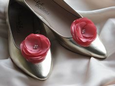 Pink shoe flowersShoe clipsCoral pink shoe by WhiteBridalBoutique Flowers Bridesmaids, Shoe Clips Wedding, Bridal Shoe, Shoe Clips, Pink Shoes