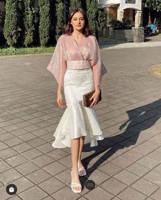 Oath Taking Outfit Women Filipiniana, Filipiñana Dress Modern Casual, Graduation Outfit Ideas Indian, Modern Filipiniana Dress For Graduation, Outfit Wisuda Pacar, Oath Taking Outfit Women, Cool Wedding Guest Outfit, Dres Wisuda, Dresses Vintage Classy