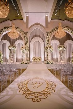 White wedding backdrop with arches and cascading floral accents. Luxury Wedding Backdrop, Minimalist Luxury, Crystal Chandeliers, Wedding Backdrop