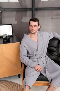 🧣FEATURES AND MATERIAL: Vivamaison cotton robe is made of 100% Turkish cotton 2 layers multi muslin fabric material. This men robe has become breathable, antiperspirant and durable thanks to the muslin fabric. This unique bridesmaid robe is long lasting and very useful. Couples gift is very soft and fast drying for sensitive skin. As it is a handmade product, there may be deviations of +,- 5% in dimensions. It does not contain chemicals that may affect human health. Our product has a thin and s Mens Robes, Stylish Loungewear, Unique Bridesmaid, Girls Robes, Men's Robes, Couples Gift, Spa Party, Womens Kimono, Muslin Fabric