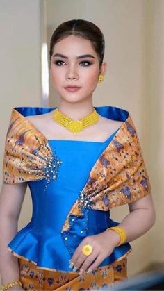 Modern Filipiniana Gown, Mode Batik, Modern Filipiniana Dress, Kitenge Designs, Nigerian Outfits, Filipiniana Dress, Traditional Dresses Designs, Girls Dress Sewing Patterns, Myanmar Dress Design