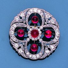 Brooches Brooches : An belle époque ruby and diamond brooch circa 1905 The circular brooch pierce Bijoux Art Nouveau, Nouveau Jewelry, Edwardian Jewelry, Diamond Ice, Glad Rags, Pretty Jewelry, Ruby Jewelry