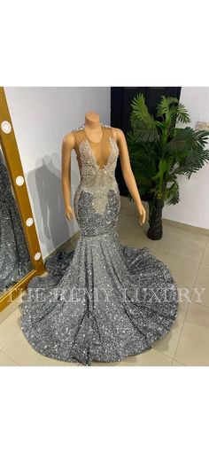 Luxus silbernes Pailletten-Abschlussballkleid mit passenden schillernden silbernen Applikationen Silver Sequin Prom Dress, Prom Dress Silver, Shine Dress, Glitter Prom Dress, Sequin Prom Dress, Dress Homecoming, Dress Silver, Dress Prom, Silver Dress