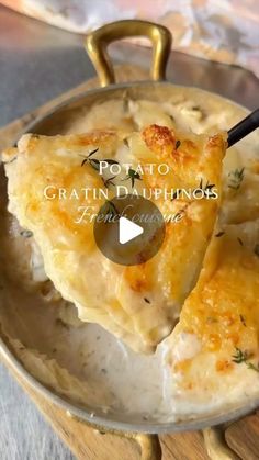 the video shows how to make potato gratine dumplings