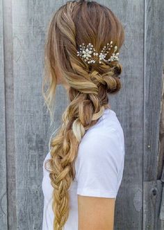 How To Do Fishtail Braids | 9 Braided Hairstyles For Spring, check it out at http://makeuptutorials.com/spring-2016-braided-hairstyles-makeup-tutorials Fishtail Braid Hairstyles, Side Braid Hairstyles, Braided Hairstyle, Cute Braided Hairstyles, Pretty Braided Hairstyles, Side Braid, Short Hairstyle, Braided Hairstyles Easy