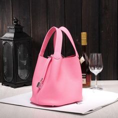 FLYTONN Genuine Leather Bucket Bag Women Mini Shoulder Bags Europe Style tote bag Candy Color Handbag For Women Fmaous Brands xj0819 The Size: 7.02cm(2.75")x5.07cm(2")x7.02cm(2.75") window.adminAccountId=240288819; Brand Name Beyprern Shape Bucket Place Of Origin US(Origin) Handbags Type Shoulder Bags Types of bags Top-Handle Bags Origin US(Origin) Main Material GENUINE LEATHER Genuine Leather Type Cow Leather Closure Type No zipper Hardness SOFT Exterior Silt Pocket Style Fashion Lining Material GENUINE LEATHER Occasion Versatile Gender WOMEN Pattern Type Solid Number of Handles/Straps Two Interior Interior Slot Pocket Decoration RUFFLES Decoration LOCK Item Type Handbags Mini Shoulder Bags, Cowhide Handbags, Shopping Totes, Europe Style, Handbag For Women, Tote Bags Handmade, Europe Fashion, Leather Bucket Bag, Leather Bucket