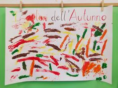 a child's artwork hangs on a clothesline with the words i love you all autumn written in spanish