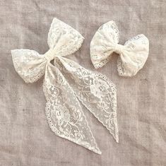 Flower Girl Bow, Flower Girl Hair Bows, Lace Hair Bow, Felt Hair Accessories, Bow Designs, Flower Girl Hair Accessories, Creative Napkins, Girls Hair Bows Diy