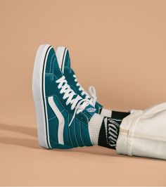 Best Vans, Vans Shoes Fashion, Heels Aesthetic, Vans Outfit, Vans Style, White Vans, Fresh Shoes, Shoe Inspo, Aesthetic Shoes