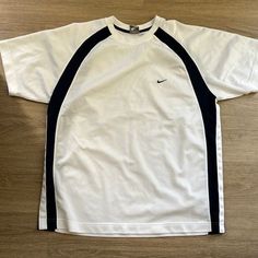 Nike Short, Instagram White, Streetwear Men Outfits, Sport Shirt, Long Sleeve Bodycon, Vintage Pieces, Casual Style Outfits, Nike Shirts