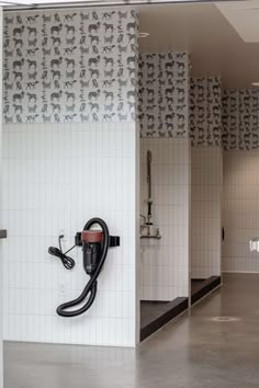 the bathroom is decorated in black and white with elephant wallpapers on the walls