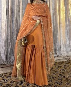 Sharara Designs For Mehndi, Desi Shaadi Outfits, Sharara Suit Designs Latest Wedding, Mehndi Outfit Designs, Mehndi Guest Outfit Pakistani, Desi Clothes Pakistani Outfits, Mehndi Sharara Outfit, Wedding Guest Outfit Pakistani