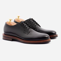 Luxury Men's Derby Shoes For Office, Luxury Men's Derby Shoes For Business, Luxury Black Men's Derby Shoes, Luxury Men's Business Casual Shoes With Snip Toe, Luxury Men's Derby With Round Toe, Luxury Timeless Men's Derby Shoes, Luxury Classic Men's Shoes With Rubber Sole, Luxury Snip Toe Men's Shoes For Business Casual, Luxury Low-top Men's Derby Shoes