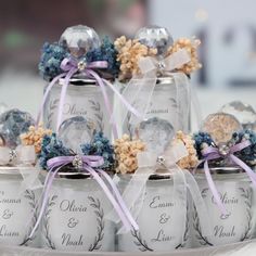 wedding favors in glass jars with ribbons