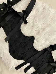 Floral Black Underbust. This Corset Belt is made with a Jacquard fabric with an embossed floral pattern, the texture gives it an elegant and feminine touch. You can wear it over a nice silk or cetím dress, but you can also wear it over a shirt for a more casual look. An on-trend fashion piece that cannot be missing from your wardrobe.   Fabrics: Floral Jacquard, Polyester Lining. With Bones Inside. Underbust Corset Pattern, Black Underbust Corset, Underbust Corset Belt, Dark Academy, Corset Pattern, Boned Corsets, Corset Belt, Underbust Corset, Women's Costumes