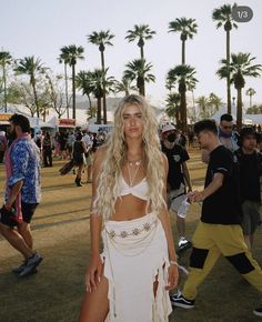 Folkfest Outfit, White And Gold Festival Outfit, Railbird Music Festival Outfit, All White Festival Outfit, Long Skirt Festival Outfit, Stagecoach Outfit 2024, Lace Festival Outfit, Pitch Festival Outfits, Leeds Festival Outfits