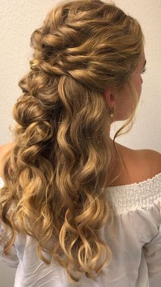 1800s Hairstyles, Hoco Hairstyles, Half Updo, Long Curly Hair, Long Curly, Curled Hairstyles