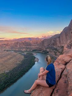 double arches, arches national park, utah, moab, hiking, great hikes, travel guide, vacation, red rocks, southern utah, photography, photag, photo inspiration, travel, nature Utah Hiking, Southern Utah Aesthetic, Utah Travel Pictures, Moab Utah Aesthetic, Moab Photoshoot, Hikes In Utah