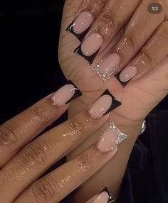 Black Nails Ideas Black Women, Gem Nails French Tip, Back To School Nails Black, Black French Tip With Design, Black French Tips With Design, Short Black Nail Ideas, Sort Nails, Black Short Square Nails, Black French Tip Nails With Design