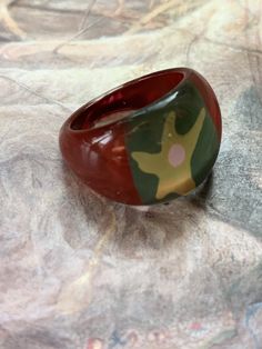 "WHAT A STATEMENT RING...A beautiful vintage 90s vogue ring made of LUCITE. This Y2K ring is NOS...new old stock, never been worn. Awesome dimension with a stunning pattern Size: 6 Measurements: 5/8\" wide, 1\" tall from the base to the top (circumference) Just about a 1/4\" rise above the finger Condition: MINT Wonderful warehouse old stock jewelry find! Bring this beauty back into circulation and enjoy an amazing conversation piece! I have a few of these in different colors and styles... inqui 90s Vogue, 20’s Style, Pink Starfish, Funky Rings, Y2k Rings, Weird Vintage, Vogue Vintage, Exclamation Point, Rise Above