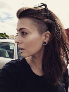 Female Undercut Long Hair, Long Hair Undercut, Shaved Long Hair, Long Hair Shaved Sides, Undercut Curly Hair, Undercut Haircut, Undercut Hairstyles Women, Undercut Long Hair, Half Shaved Hair