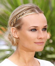 Cute Bobby Pin Hairstyles, Pin Hairstyles, Pulled Back Hairstyles, Bobby Pin Hairstyles, The Beauty Department, Chic Hairstyles, Bobby Pin, Short Hair Styles Easy, Hairstyles Ideas