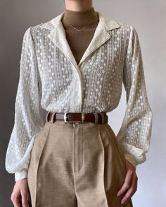 Elegant Italian Style, Winter Day Dress, Summer Librarian Outfit, My Dream Clothes, Office Outfits Women Young Professional Summer, Vintage Office Outfit, Chic Aesthetic Outfit, Casual White Outfit, Long Shirt Outfits