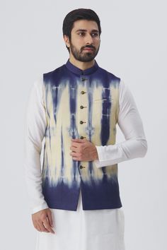 Tie Dye Kurta For Men, Kurta And Pants, Ceremony Outfit, Haldi Ceremony Outfit, Men's Closet, Mens Indian Wear, Gents Kurta Design, Gents Kurta, Designer Kurti Patterns