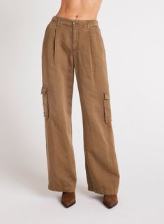 Introducing our latest addition, Jules Pleated Wide Leg. With cargo pockets and pleated detailing. Whether you're going for a casual or a more polished look, this cargo pant is the perfect choice for any occasion. 55% Linen 45% TENCEL™ Lyocell. SIZE WAIST WAIST TO HEM RISE INSEAM XS 26 1/2" 43" 11 7/8" 31 1/2" S 28 1/2" 43 1/2" 12 1/2" 31 1/2" M 30 1/2" 44" 13 1/8" 31 1/2" L 32 1/2" 44 1/2" 13 3/4" 31 1/2" Bella Dahl, Essential Dress, Wide Leg Pant, Cargo Pant, Tops Fall, Romper Pants, Summer Essentials, Sweater Jacket, Denim Dress