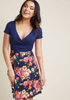 Botanical Breakfast Floral Dress in Navy Blossoms Floral Dress Outfits, Navy Blue Floral Dress, Blueberry Oatmeal, Floral Dress Casual, Navy Floral Dress, Floral Dresses Long, Pine Green, Professional Dresses