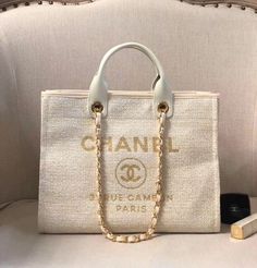 Mochila Chanel, Tas Lv, Trendy Purses, Luxury Bags Collection, Kelly Bag, Luxury Purses, Fancy Bags, Pretty Bags, Canvas Shopping Bag