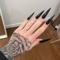 Long Black Nails Stilettos, Long Goth Nails, Gothic Stiletto Nails, Black Goth Nails, Nail Stilleto Ideas, Detailed Nails, Talon Nails, Nails Press Ons