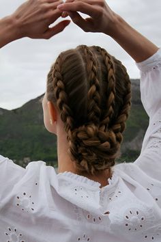 20 Easy But Gorgeous Braided Bun Hairstyles That Every Girl Can Do - 162 Braided Bun Hairstyles, Hair Inspiration Short, Dance Hairstyles, Natural Curls Hairstyles, روتين العناية بالبشرة, Short Hair Styles Pixie