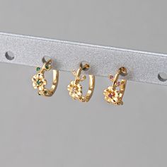 2PCS - Tiny Daisy Flower Huggie Hoops Earrings, Mini Floral Zircon Huggies, Minimalist Earrings, Real 14K Gold Plated [E0876-PG] Item Details Measurement: 10 X 16.5mm Material: Brass, CZ Color: Real 14K Gold Plated Quantity: 2 Pieces Country of Origin : South Korea Earrings Real, Hoops Earrings, Huggie Hoop Earrings, Jewelry Earrings Hoops, Pretty Jewellery, Minimalist Earrings, Daisy Flower, Daisy, Etsy Accessories