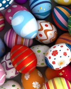 many different colored easter eggs with the words feliz pascoa