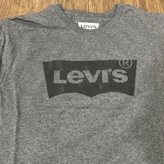 Brand New Men’s Levi’s Logo Gray T-Shirt In L 50% Cotton 50% Polyester Casual Gray Shirt With Letter Print, Casual Gray Shirt With Text Print, Casual Crew Neck Shirt With Branding, Levi's Casual Tops With Graphic Print, Tri-blend Crew Neck Shirt With Logo Print, Casual Tri-blend Shirt With Text Print, Levi's Graphic Print Crew Neck Tops, Levi's Casual Top With Graphic Print, Casual Branded Tri-blend Top