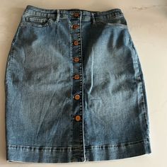 New Denim Skirt Banana Republic Size 4 Never Worn Perfect Condition Medium Wash Denim Skirt Jeans, Banana Republic Skirt, Denim Skirt, Banana Republic, Womens Skirt, Color Blue, Size 4, Skirt, Women Shopping