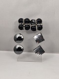 Earrings for non-pierced ears with metal clip clasp with black decoration. 1) 4 balls: dimensions 2.8 cm x 2.8 cm x 1.7 cm 4 balls in black resin and silver metal good condition probably from the 1960s 2) square: dimensions 2.1 cm x 2.1 cm x 0.6 cm square in black resin and mirror mosaic on patinated gold metal good condition probably from the 1930s 3) hematite: dimensions 2.4 cm x 2.4 cm x 0.6 cm round cabochon in anthracite gray semi-precious fine stone called hematite on shiny gold metal in v Black Retro Clip-on Jewelry, Vintage Black Metal Clip-on Earrings, Black Metal Clip-on Earrings, Black Metal Clip-on Earrings For Evening, Mirror Mosaic, Black Resin, Small Hands, Ear Piercings, Clip On Earrings