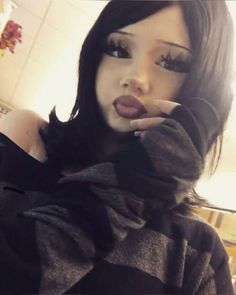 Emo Doll Makeup, Emo Picture Ideas, Makeup Ideas Emo, Alt Eye Makeup, Cute Emo Makeup, Dark Makeup Looks, Scene Makeup, Latina Makeup