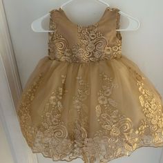 Has Gold Flowers All Around Gold Sleeveless Princess Dress For Spring, Sleeveless Gold Princess Dress For Spring, Gold Quince Dress, Quince Dress, Lace Flowers, Gold Dress, Gold Flowers, Kids' Dresses, Lace Dress