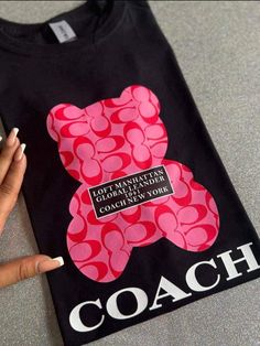 Coach Tshirts, Free T Shirt Design, Fiesta Outfit, Latina Fashion Outfits, Trendy Shirt Designs, Tshirt Design Men, Cowboy Outfits, Latina Fashion