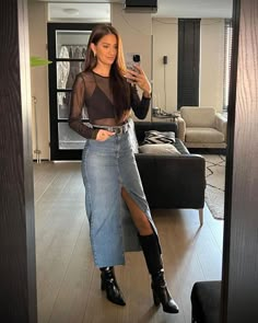 Long Demon Skirt Outfit, Denim Skirt Outfit Winter, Black Denim Skirt Outfit, Fall Fashion Denim, Dressy Fall Outfits, Fall Fashion Jeans, Outing Outfit, Looks Country